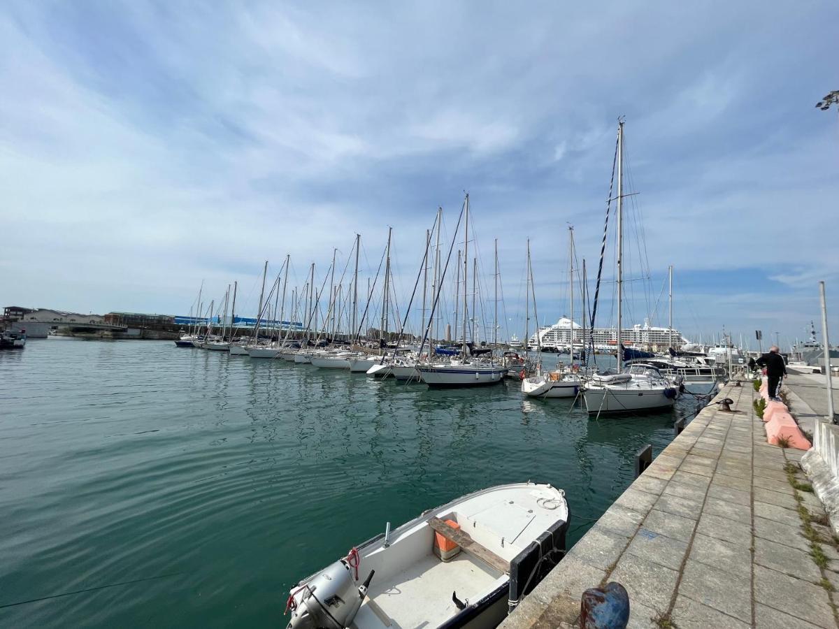 Kasia Porta Sul Mare Di Livorno Free Parking Kültér fotó