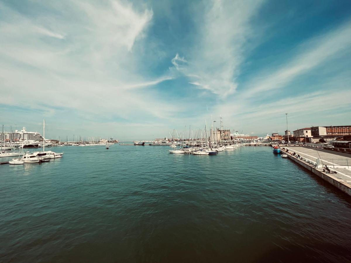 Kasia Porta Sul Mare Di Livorno Free Parking Kültér fotó